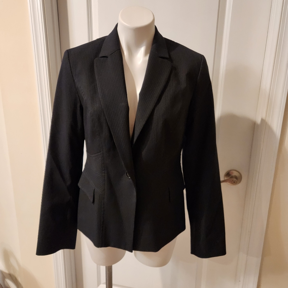 Louben Canada blazer size 8 dark gray with thin stripes luxury.